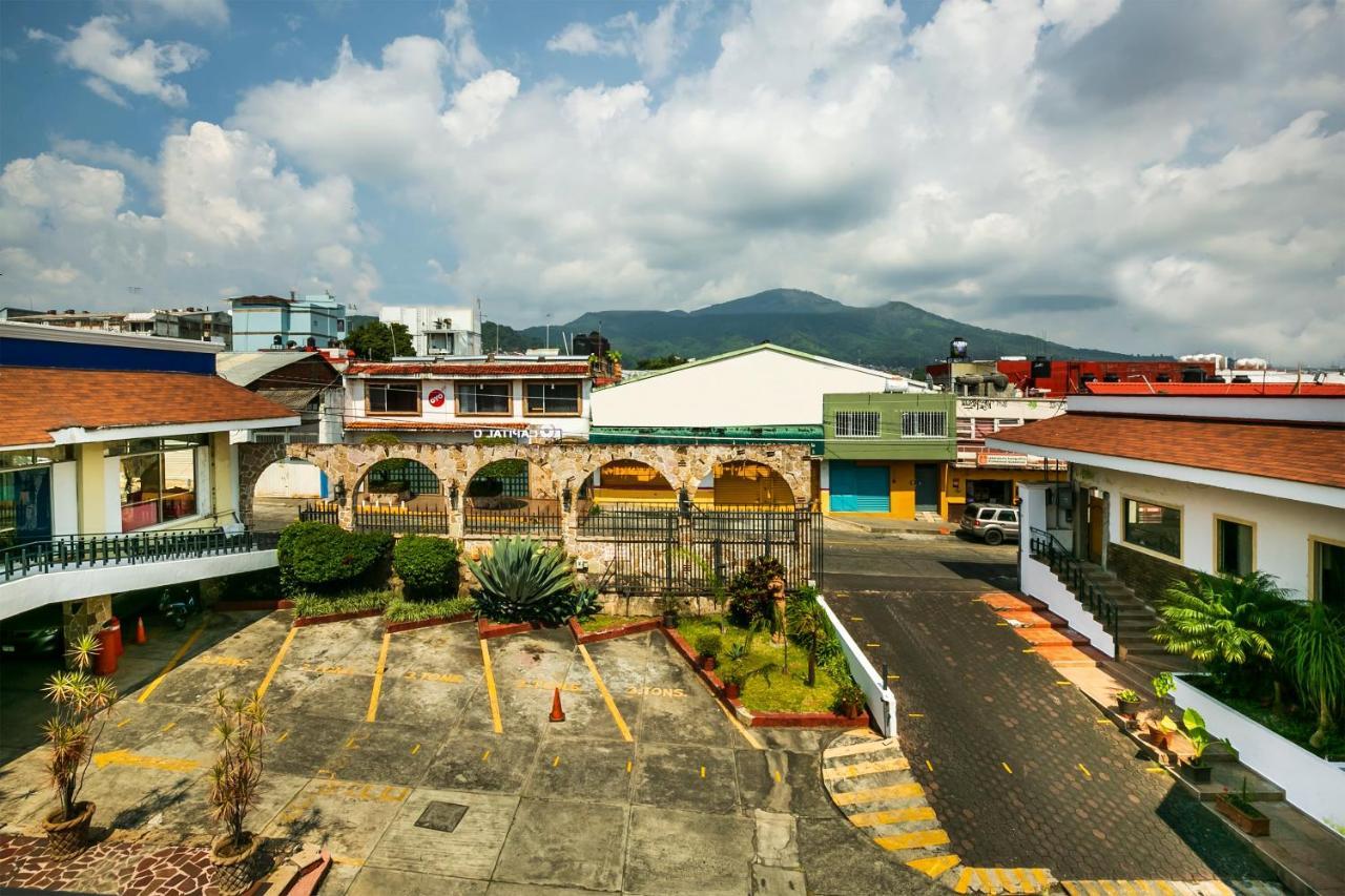 Capital O Continental Ii, Uruapan Hotel Uruapan  Bagian luar foto