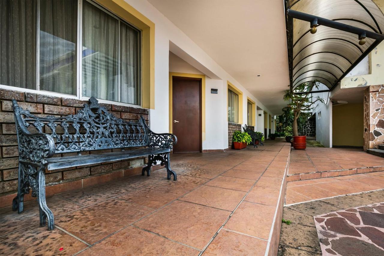 Capital O Continental Ii, Uruapan Hotel Uruapan  Bagian luar foto